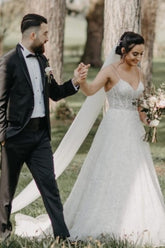 Vestidos de novia vintage de tul, sin mangas, corte en A, hasta el suelo, con tirantes finos y pedrería.