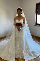 Vestido de novia blanco de corte sirena con encaje y cola desmontable