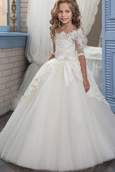 Vestido de niña de las flores blanco de gala con hombros descubiertos y mangas tres cuartos