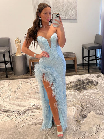 Vestido de fiesta ajustado sin tirantes con lentejuelas y abertura