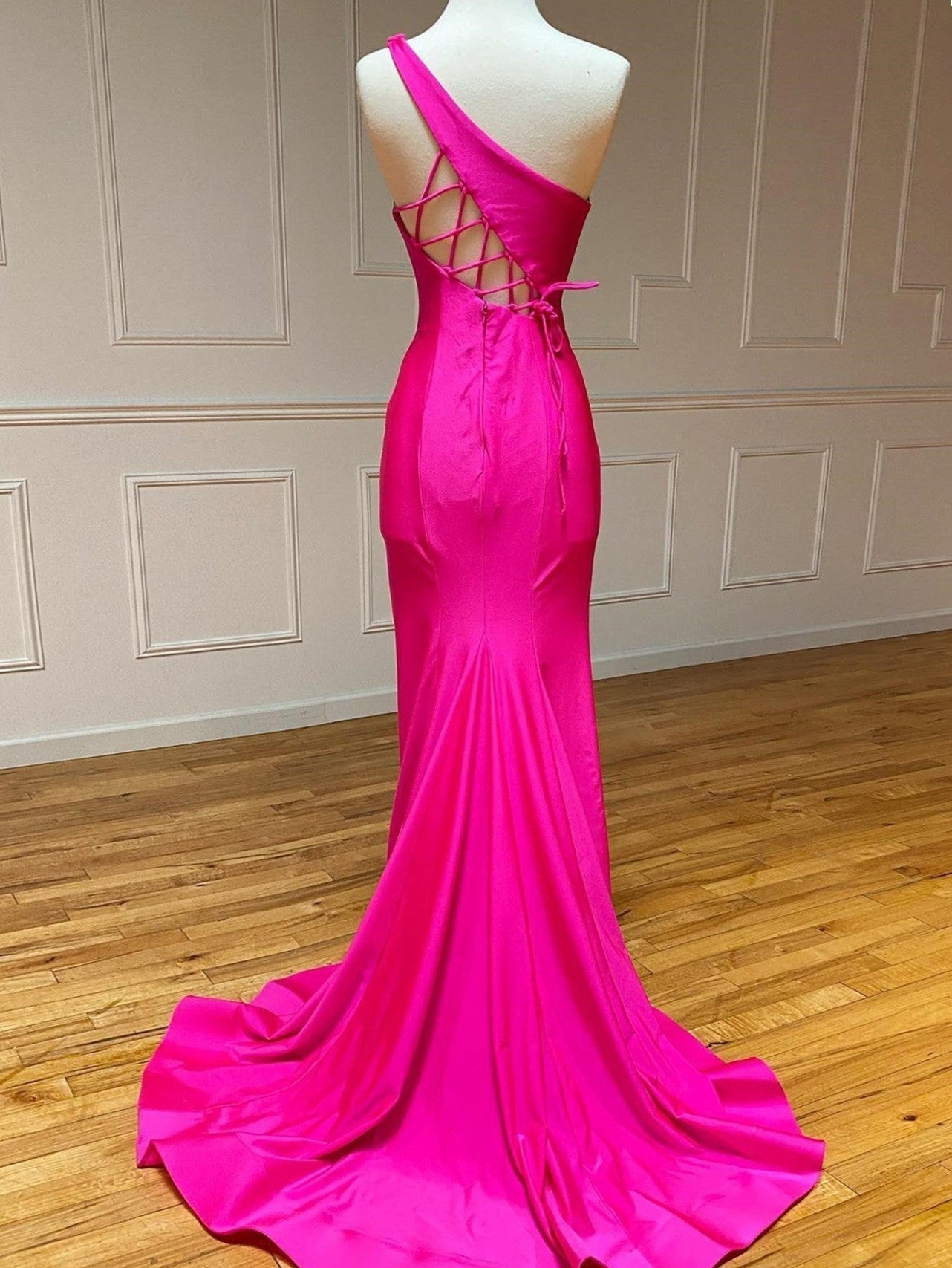 Robe de bal longue sirène asymétrique