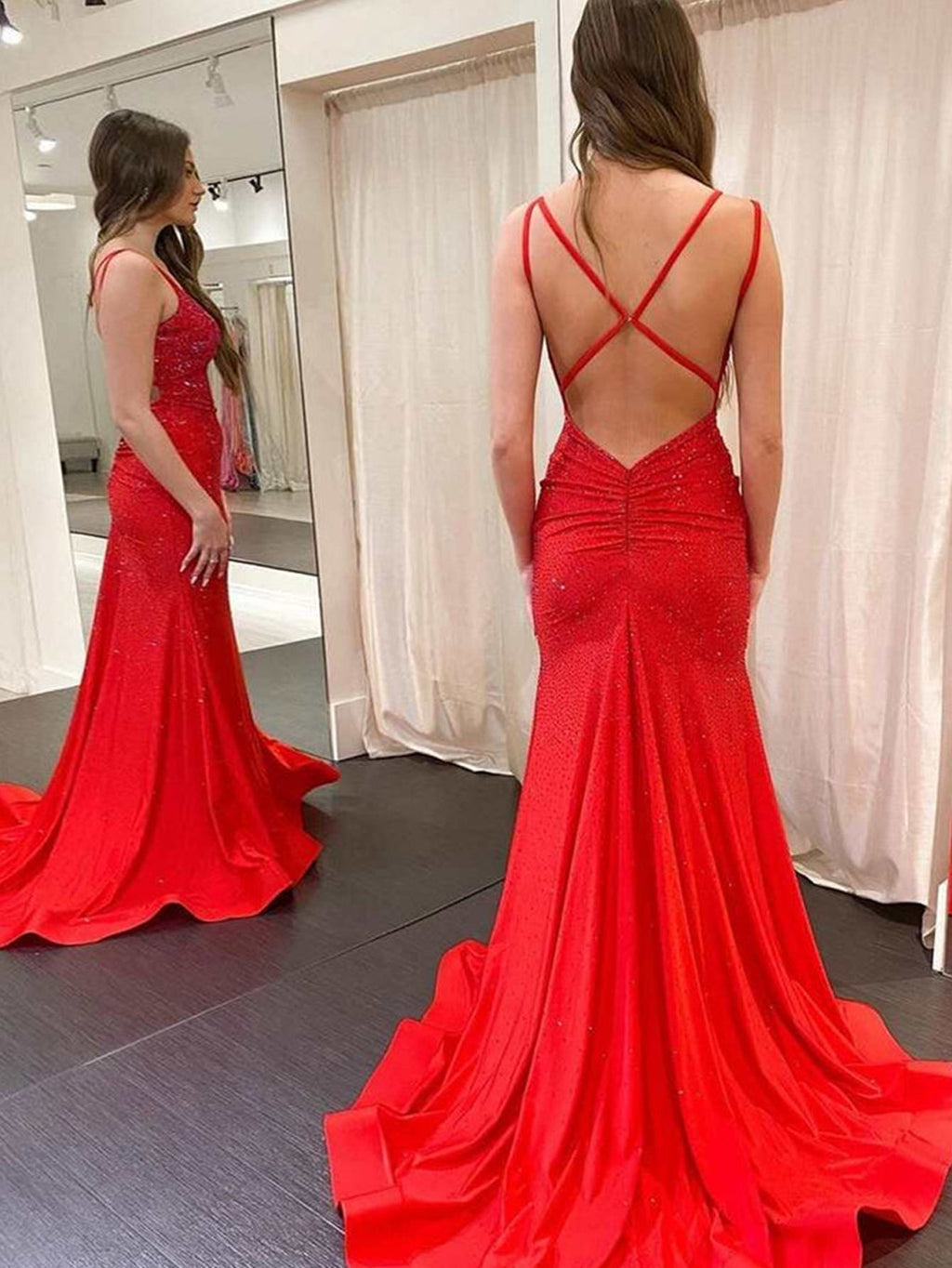 Robe de bal sirène en jersey à col V et perles