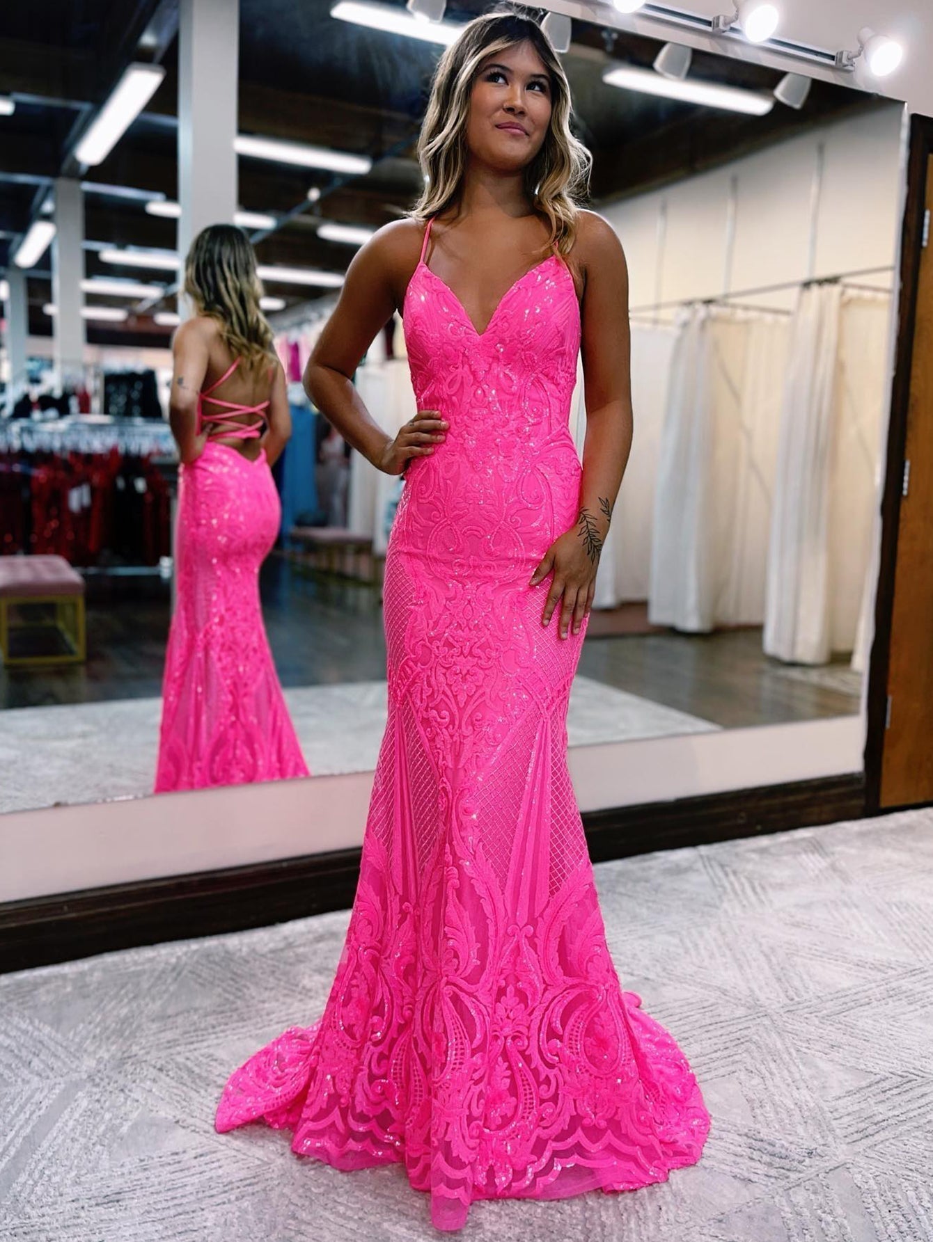 Vestido largo de fiesta ajustado de sirena rosa con escote en V y espalda descubierta con purpurina y escote en V