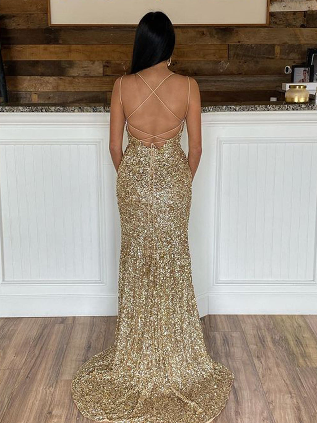 Vestido de fiesta largo de lentejuelas con tirantes finos estilo sirena