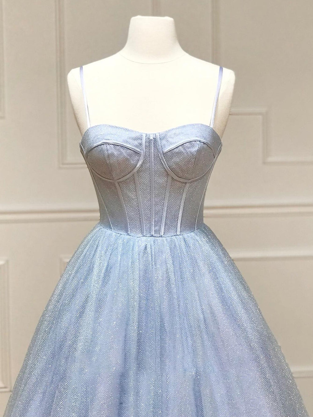 Vestido de graduación de tul brillante corte A con bolsillos