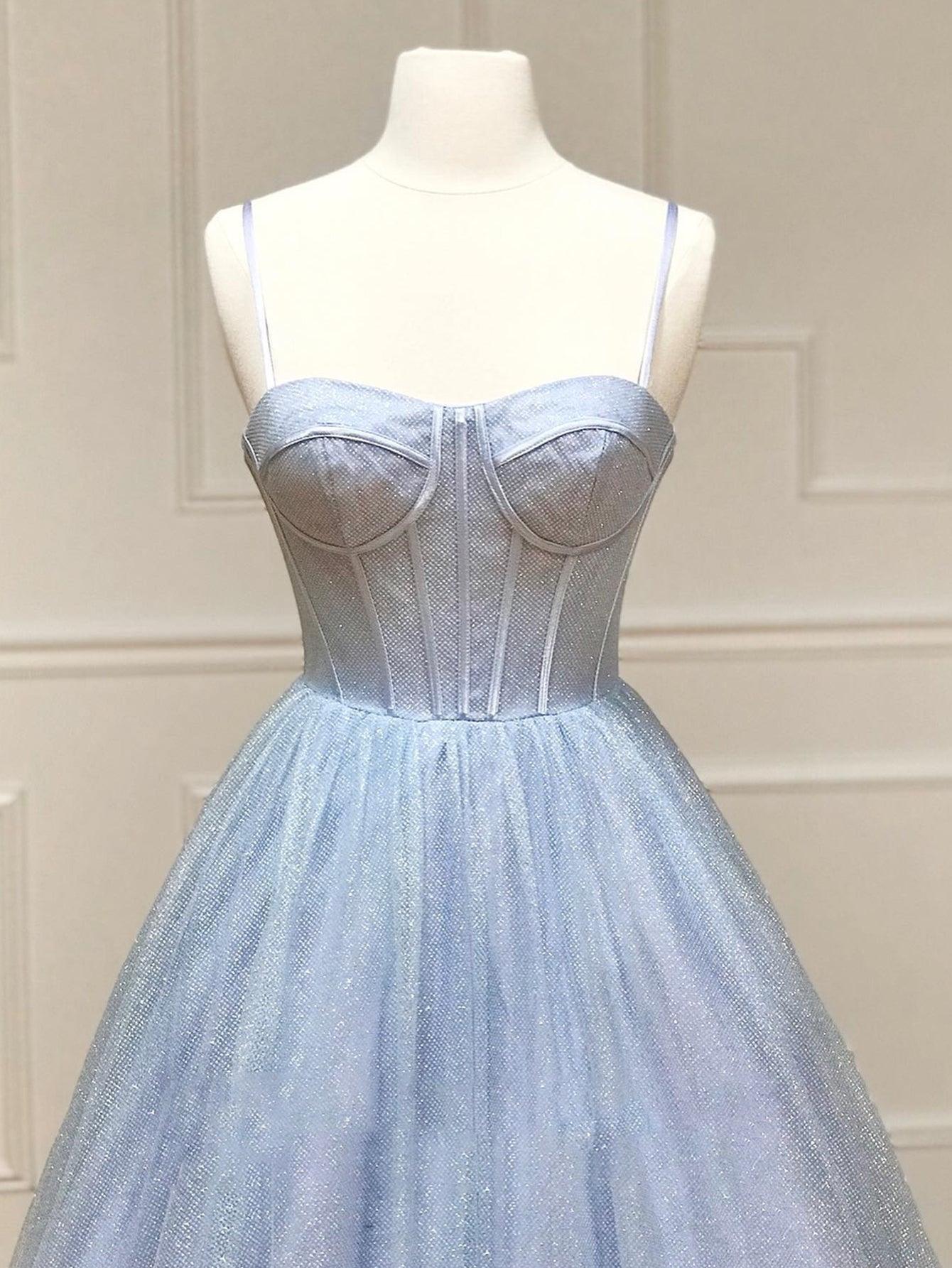 Vestido de graduación de tul brillante corte A con bolsillos