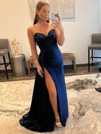 Vestido de fiesta de sirena sin tirantes de satén con abertura