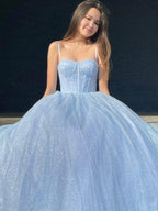 Vestido de graduación de tul brillante corte A con bolsillos