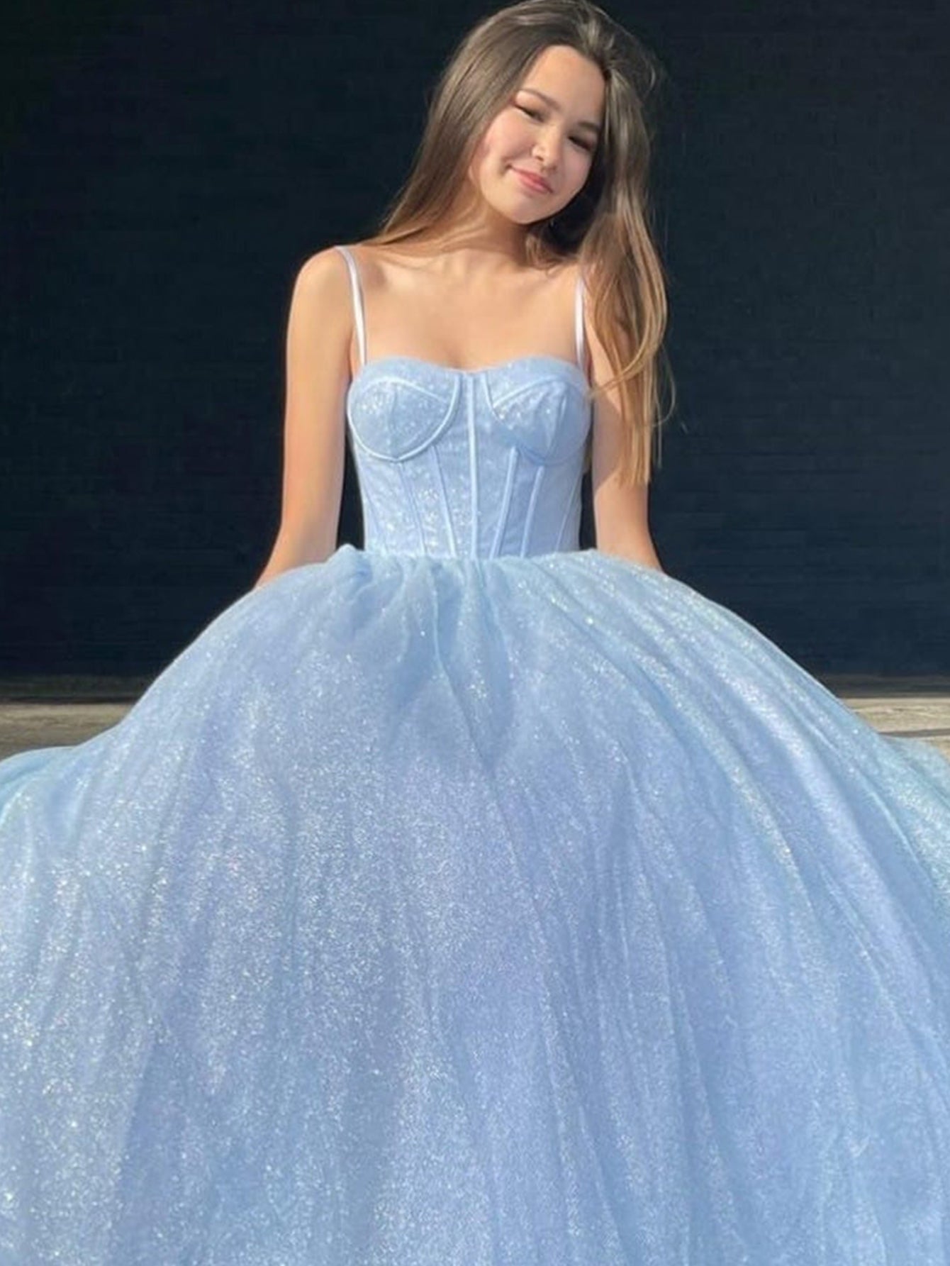 Vestido de graduación de tul brillante corte A con bolsillos