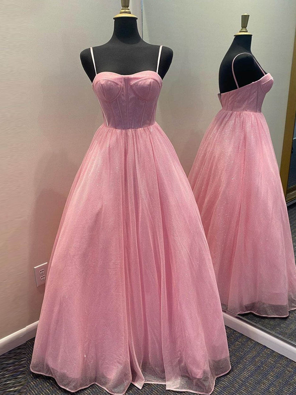Vestido de graduación de tul brillante corte A con bolsillos