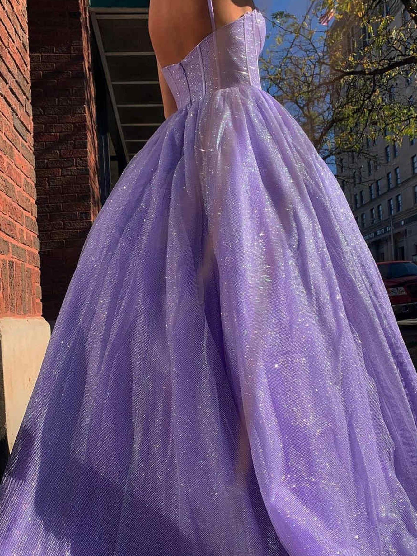 Vestido de graduación de tul brillante corte A con bolsillos