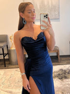 Vestido de fiesta de sirena sin tirantes de satén con abertura