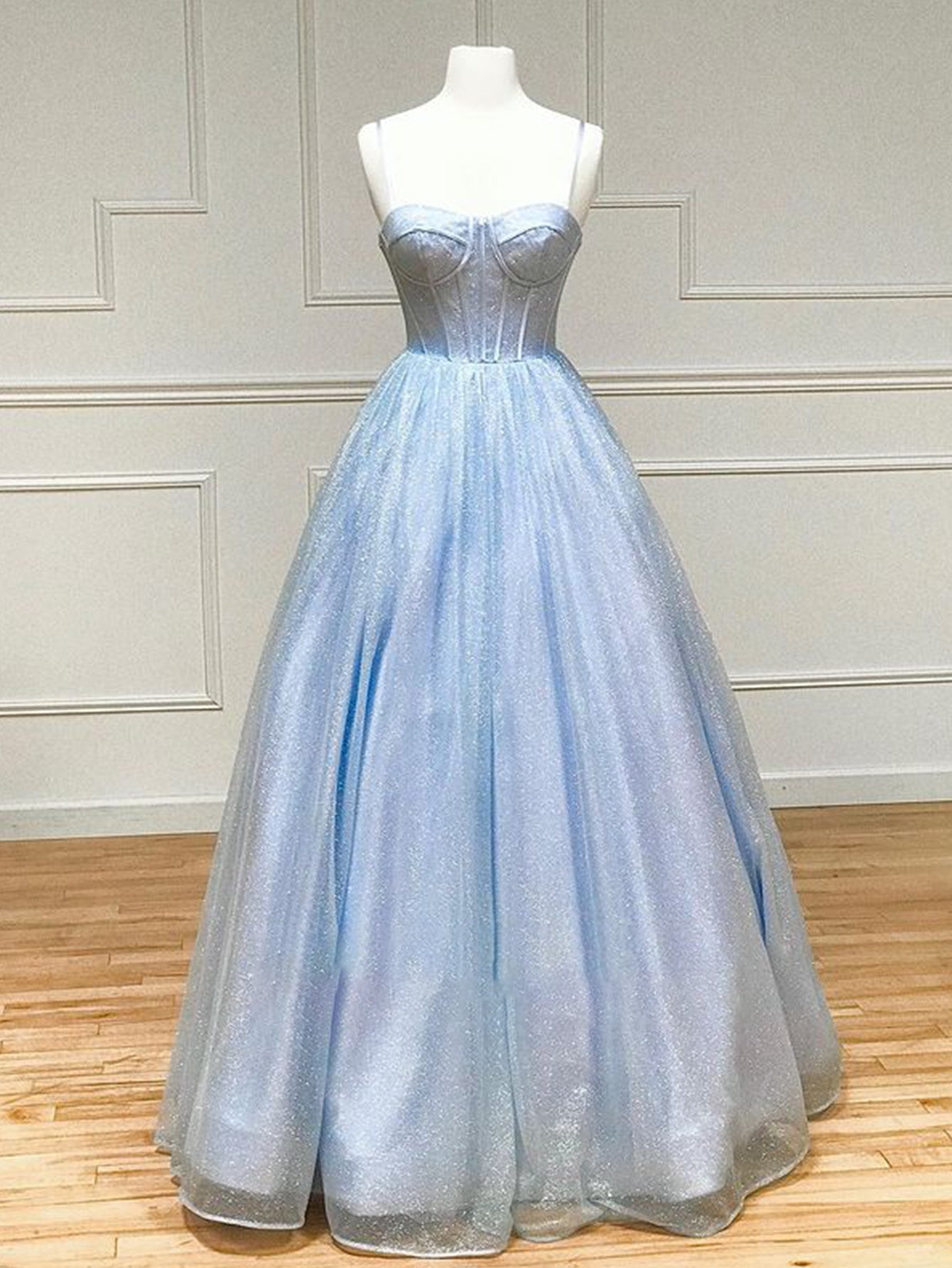 Vestido de graduación de tul brillante corte A con bolsillos
