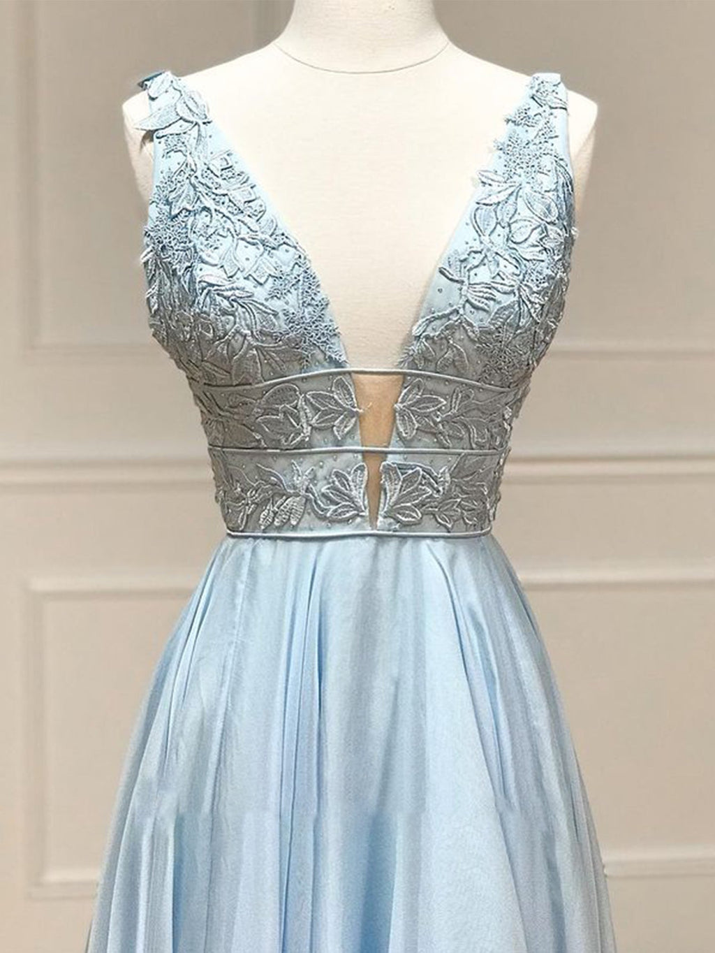 Vestido de graduación de gasa con encaje, escote en V pronunciado y corte en A