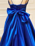 Vestido largo de fiesta de satén, corte en A, escote en V y pajarita