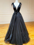 Vestido largo de fiesta de tul negro con escote en V y corte en A