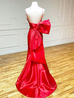 Vestido largo de fiesta rojo satinado estilo sirena con escote en V y pajarita