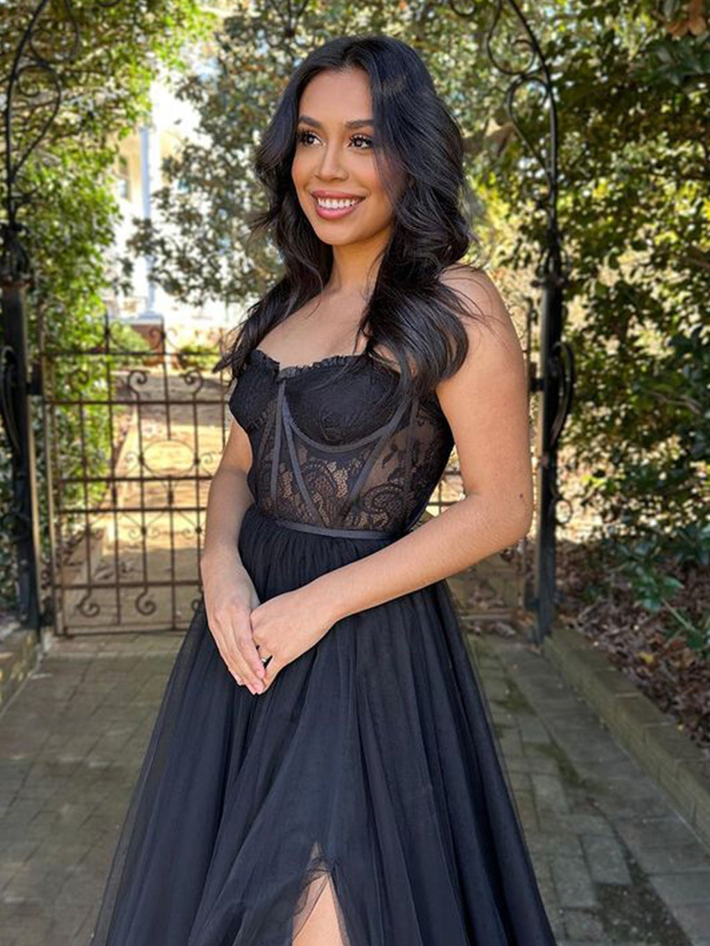 Vestido de fiesta de tul con corsé, escote corazón y corte en A con abertura