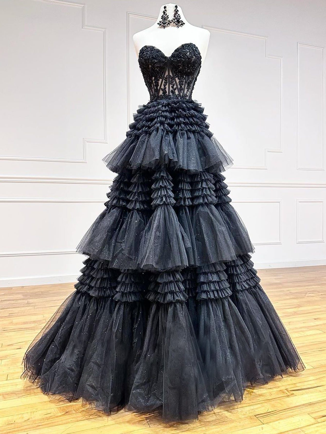 Vestido de graduación largo de tul con escote corazón y corte en A