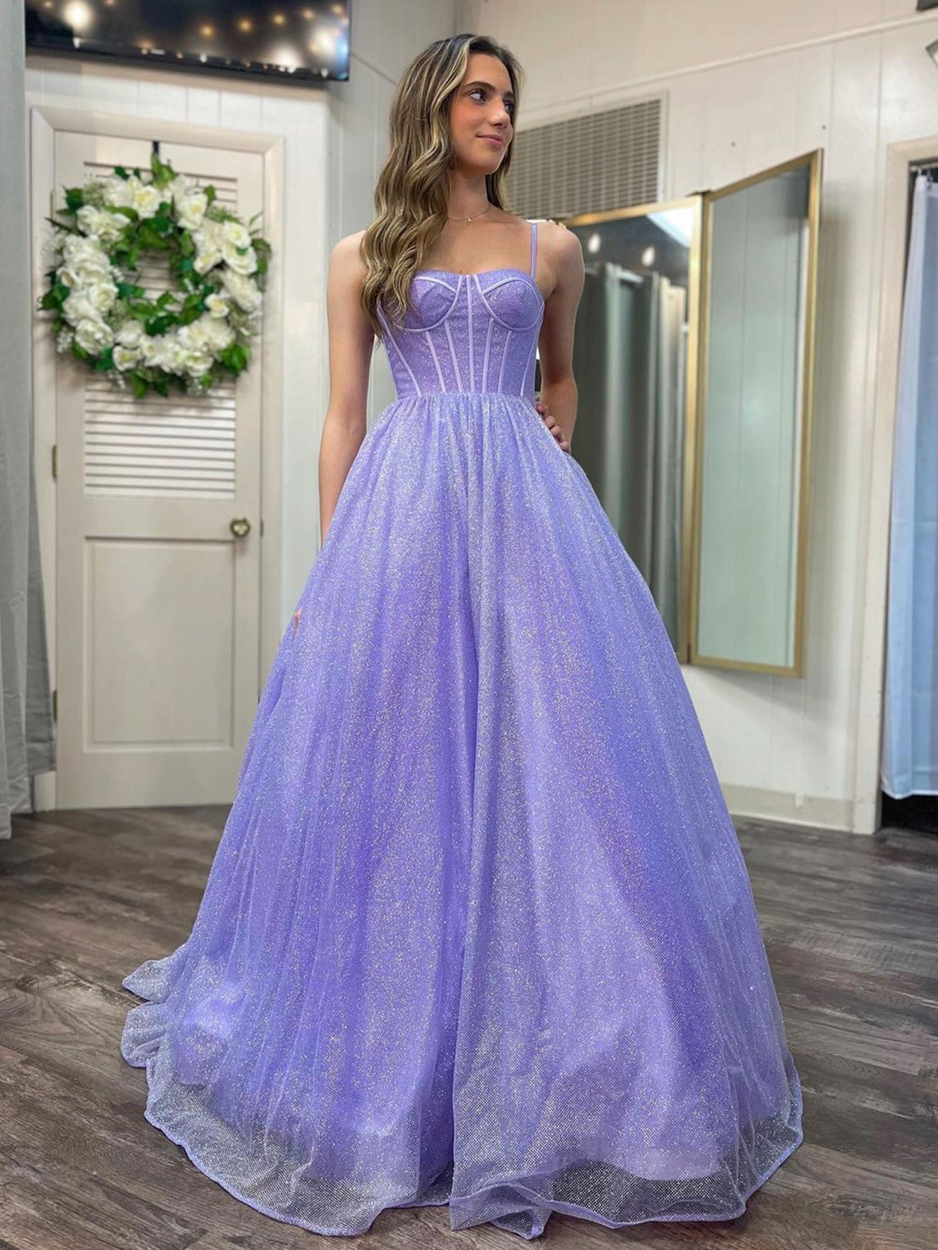 Vestido de graduación de tul brillante corte A con bolsillos