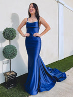 Vestido largo de fiesta azul marino sin espalda con escote corazón