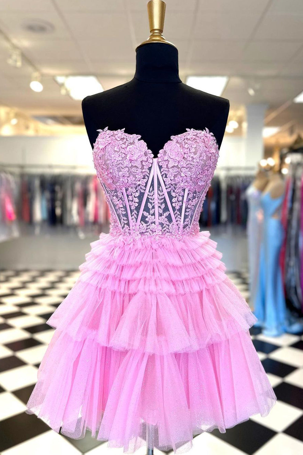 Vestido de fiesta de línea A con escote corazón y volantes