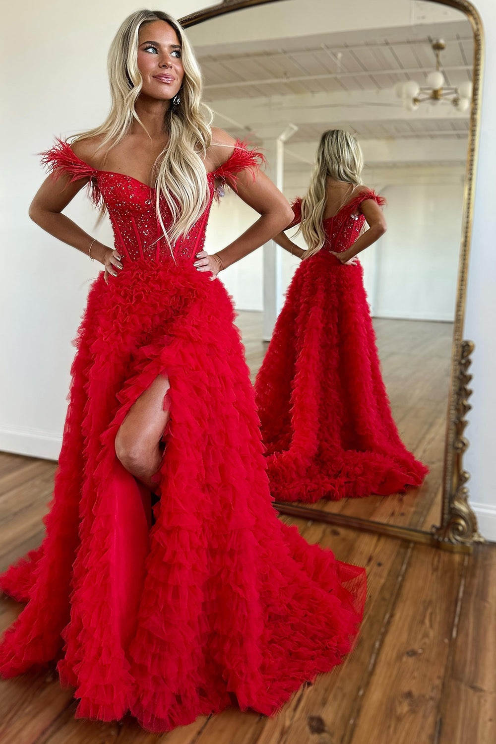 Vestido largo de fiesta de tul con escote corazón y corte en A, con abertura.