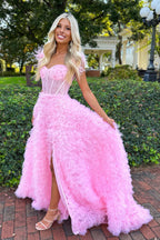 Vestido largo de fiesta de tul con escote corazón y corte en A, con abertura.