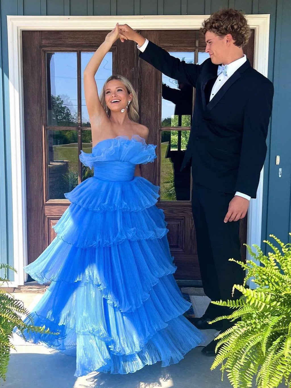 Robe de bal bustier trapèze en tulle froissé à volants