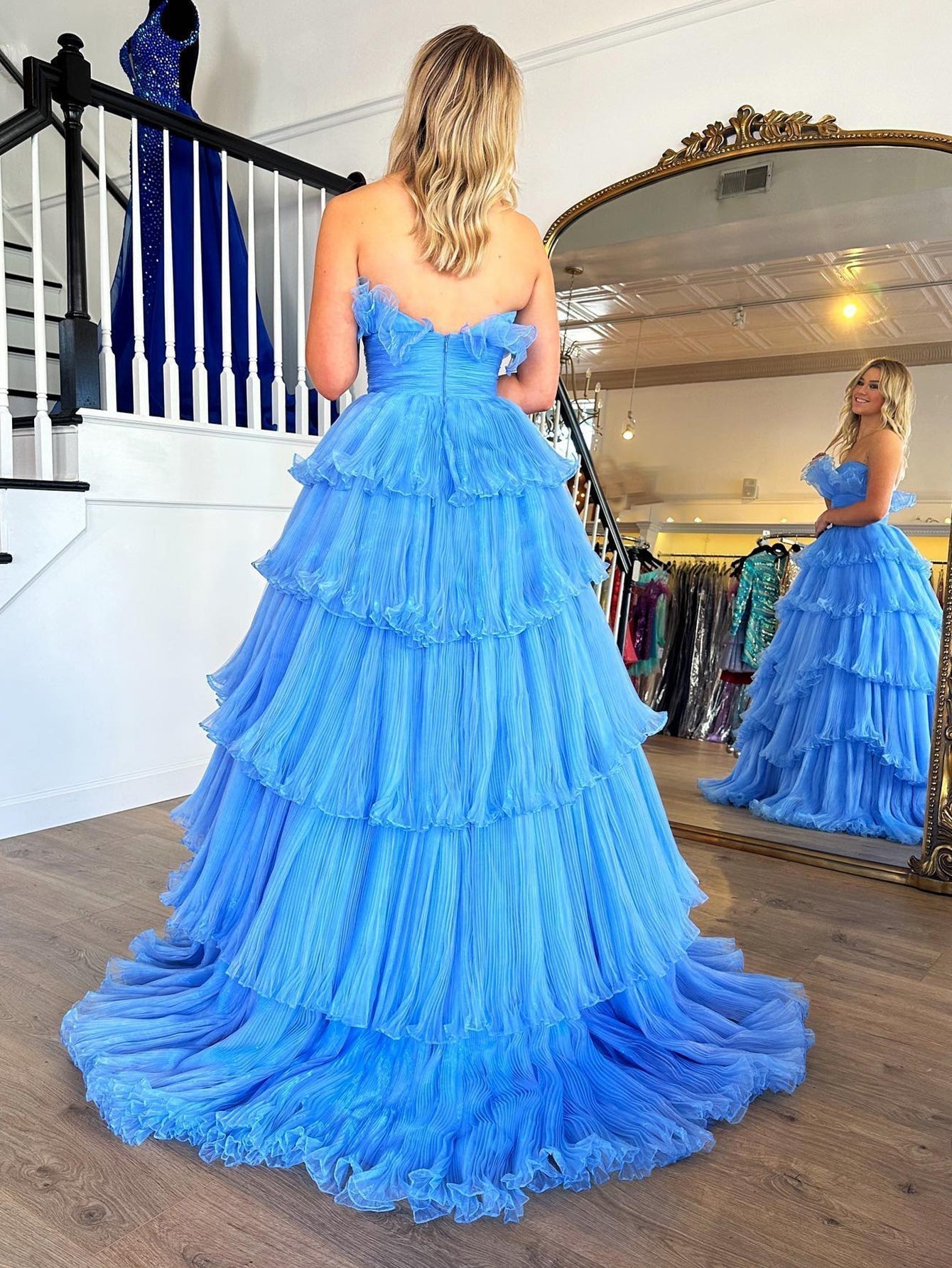Robe de bal bustier trapèze en tulle froissé à volants