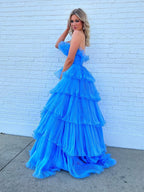 Robe de bal bustier trapèze en tulle froissé à volants