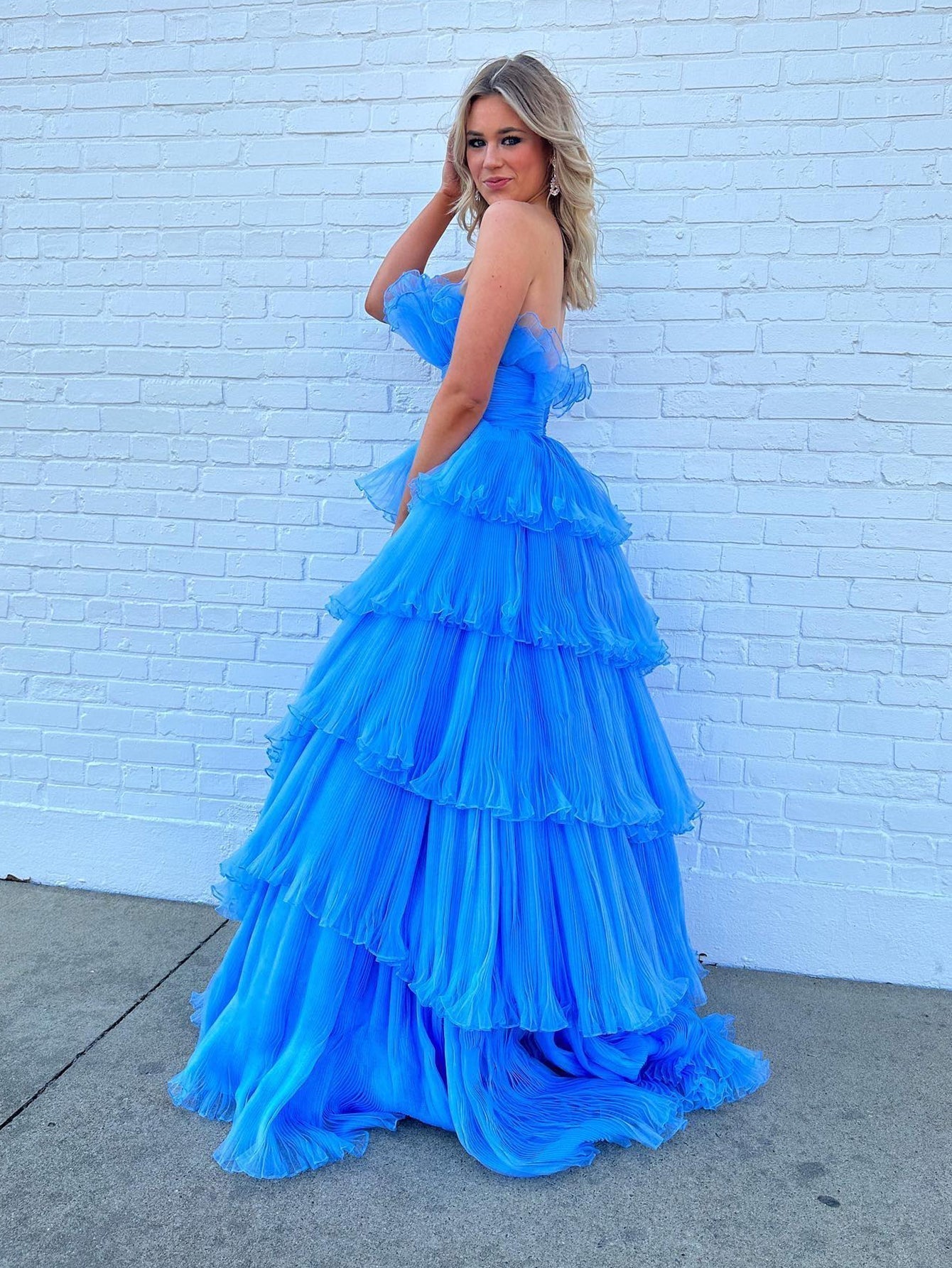 Robe de bal bustier trapèze en tulle froissé à volants