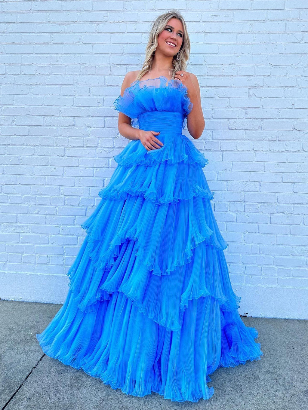 Robe de bal bustier trapèze en tulle froissé à volants