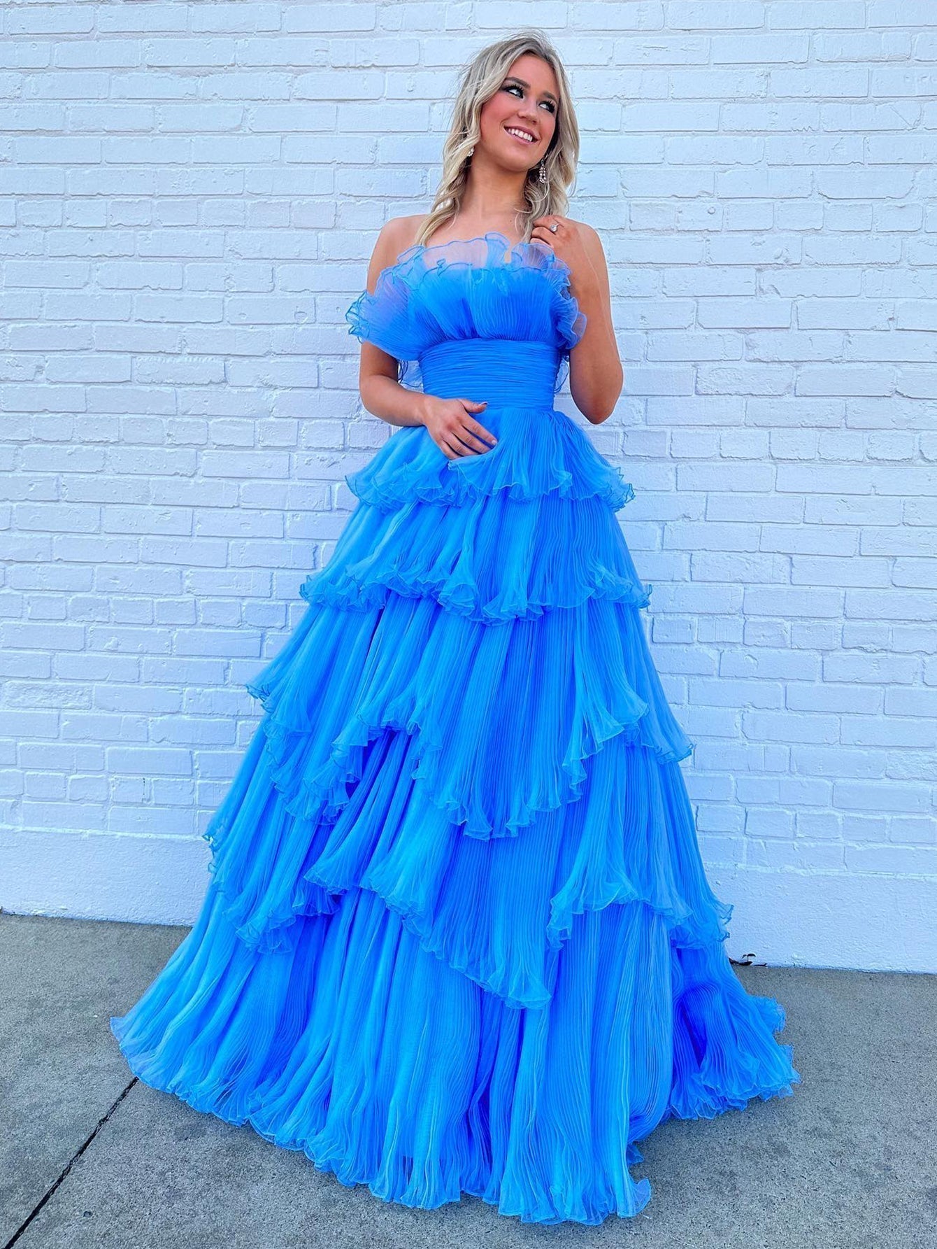 Robe de bal bustier trapèze en tulle froissé à volants