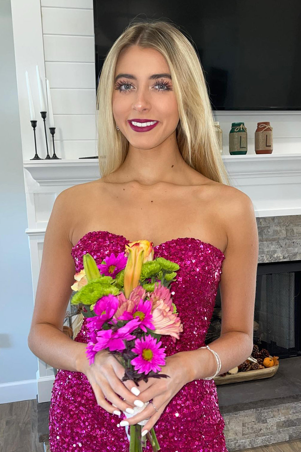 Robe de bal courte moulante à sequins sans bretelles et à paillettes scintillantes