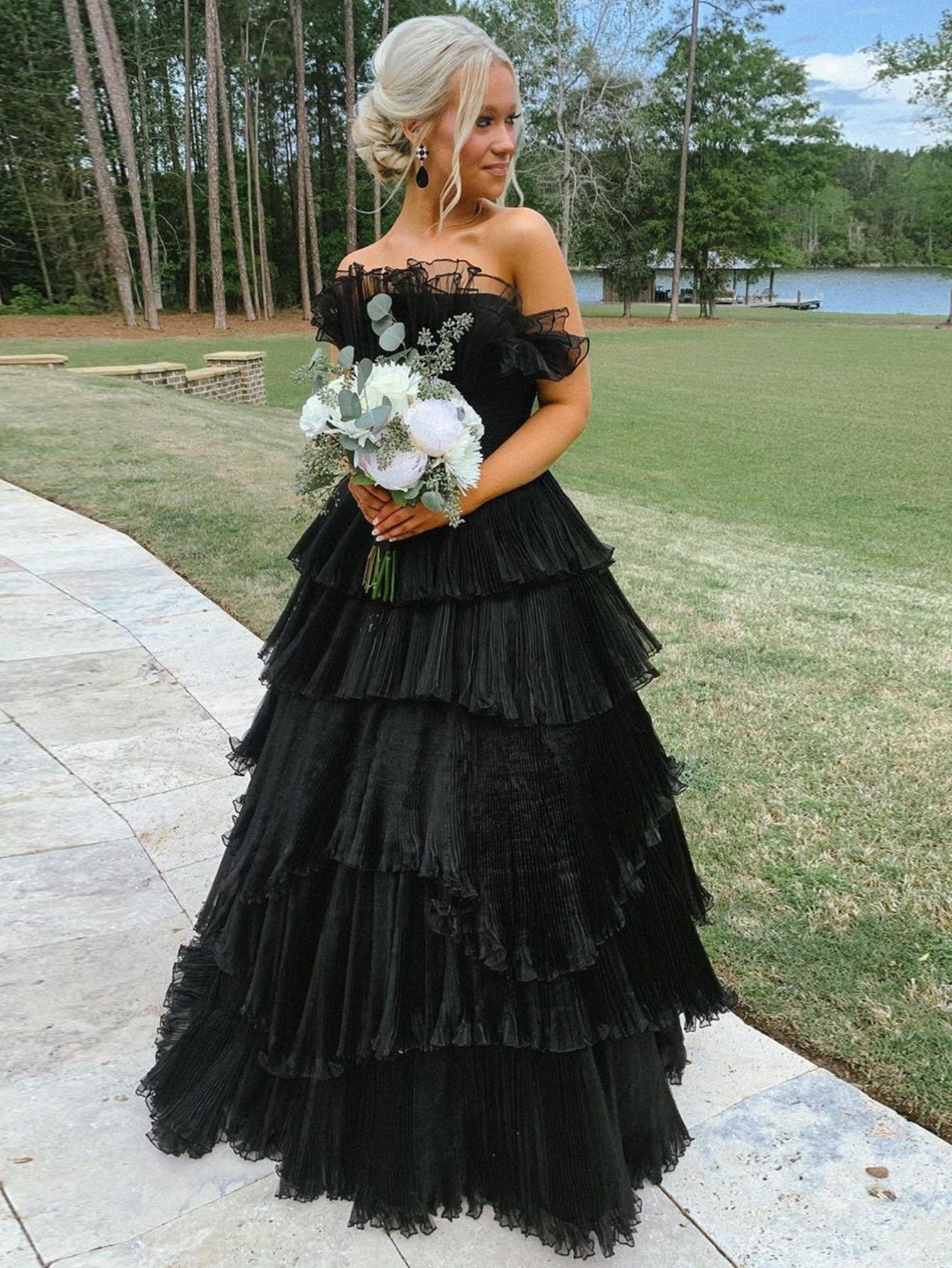 Robe de bal bustier trapèze en tulle froissé à volants
