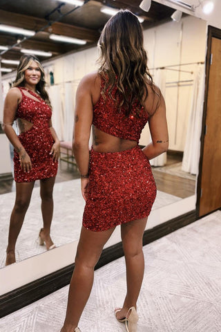 Robe de bal courte rouge à sequins scintillants, asymétrique et découpée.