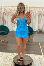 Vestido azul ajustado de lentejuelas con tirantes finos para baile de bienvenida