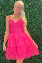 Robe de bal de promo trapèze en tulle à fines bretelles et volants ornée d'appliqués