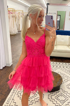 Robe de bal de promo trapèze en tulle à fines bretelles et volants ornée d'appliqués