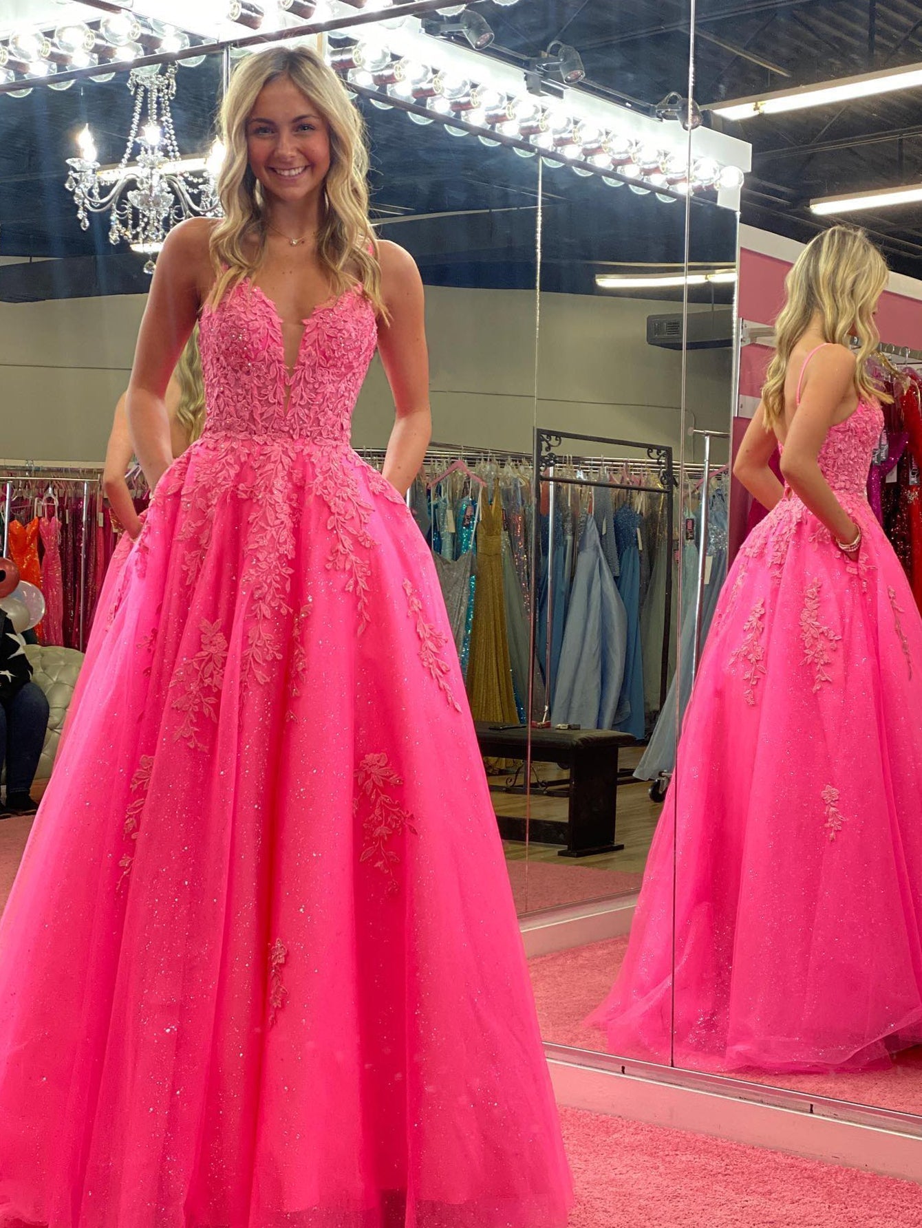 Angelina | Vestido largo de fiesta rosa de encaje con escote en V y corte en A