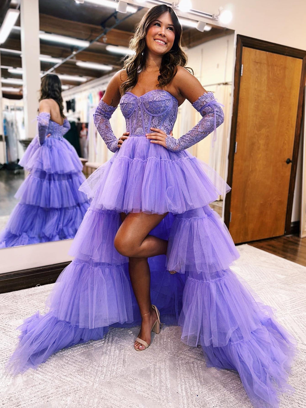 Vestido de graduación asimétrico de tul con volantes y corte en A