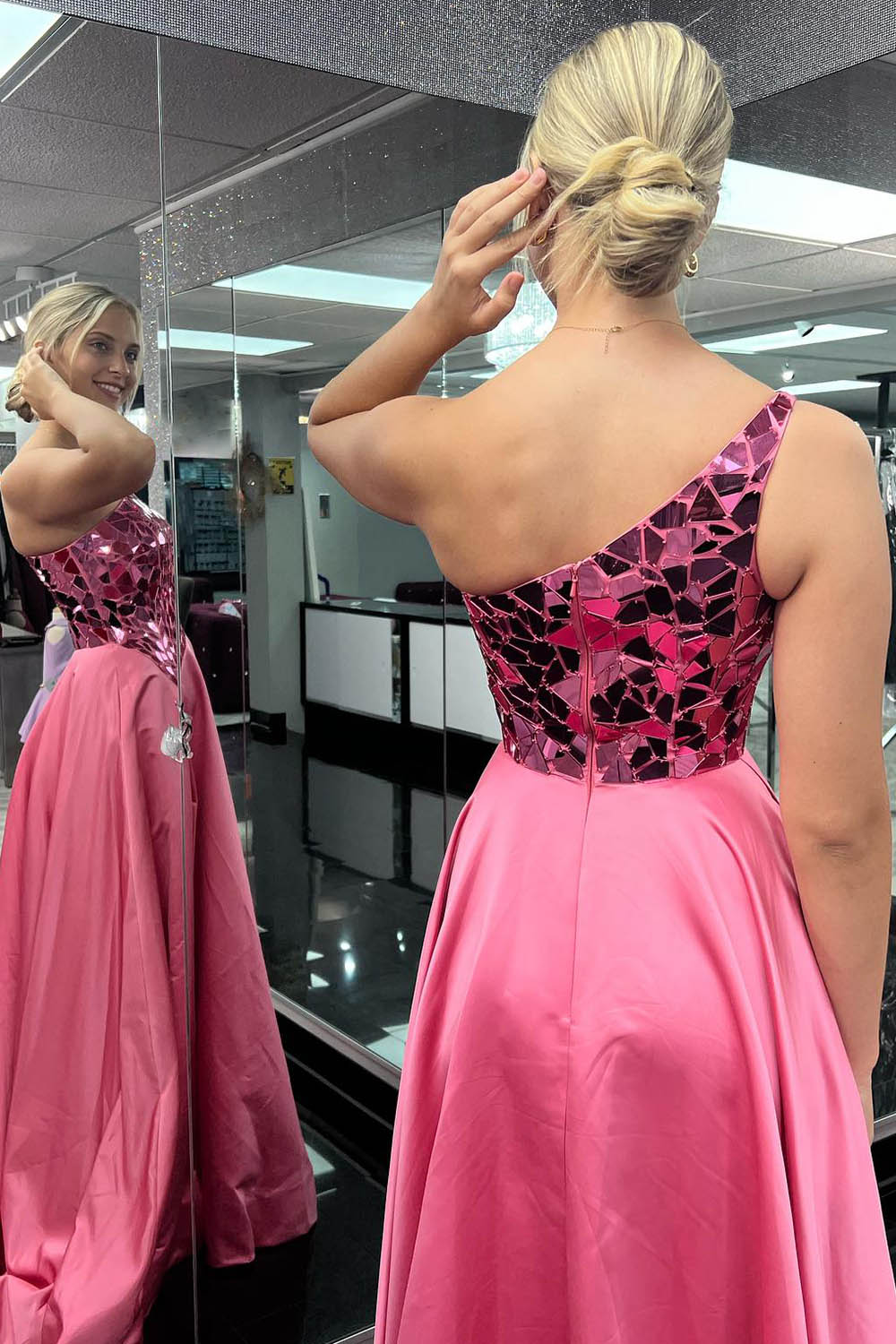 Vestido de fiesta de lentejuelas de un solo hombro con corte en A y abertura