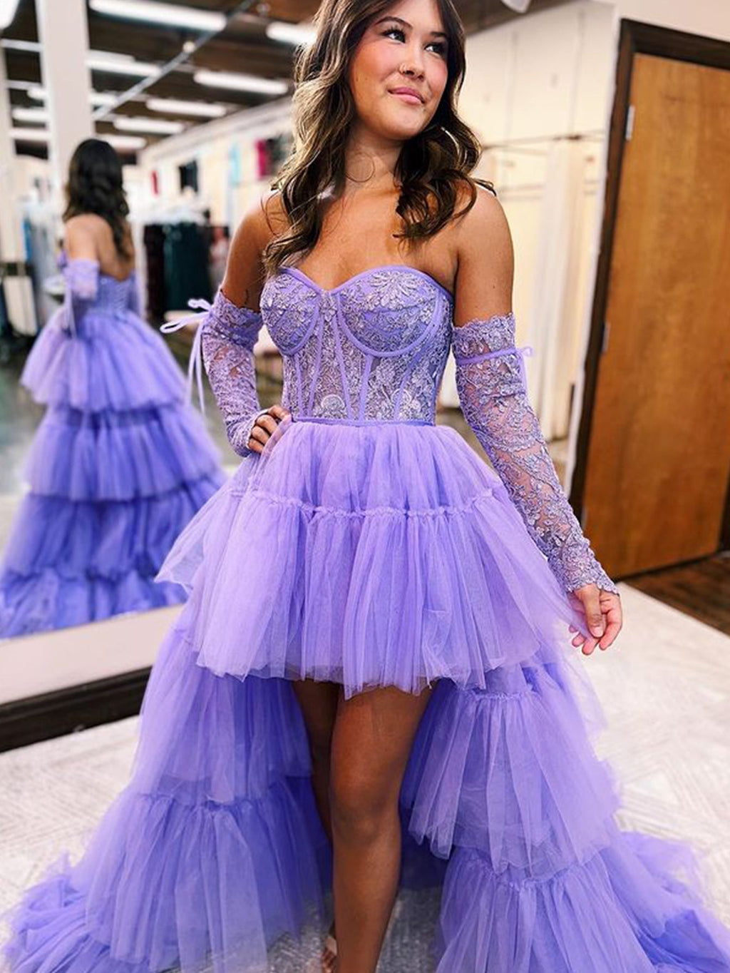 Vestido de graduación asimétrico de tul con volantes y corte en A