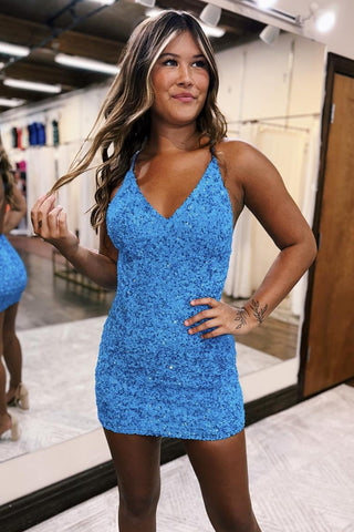 Vestido de fiesta azul celeste brillante con tirantes de espagueti, lentejuelas y espalda descubierta