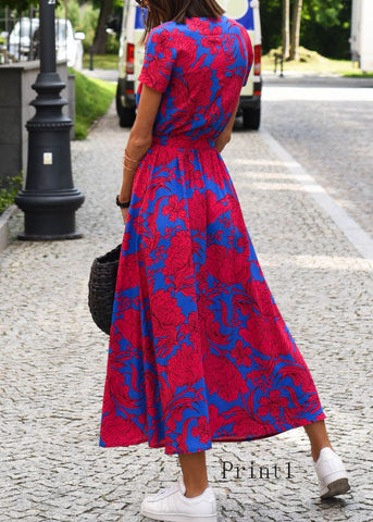 Robe d'été en coton imprimé à col V, taille nouée sur le côté et ouverture latérale. Nouvelle robe d'été en coton imprimé à col V et taille haute. 