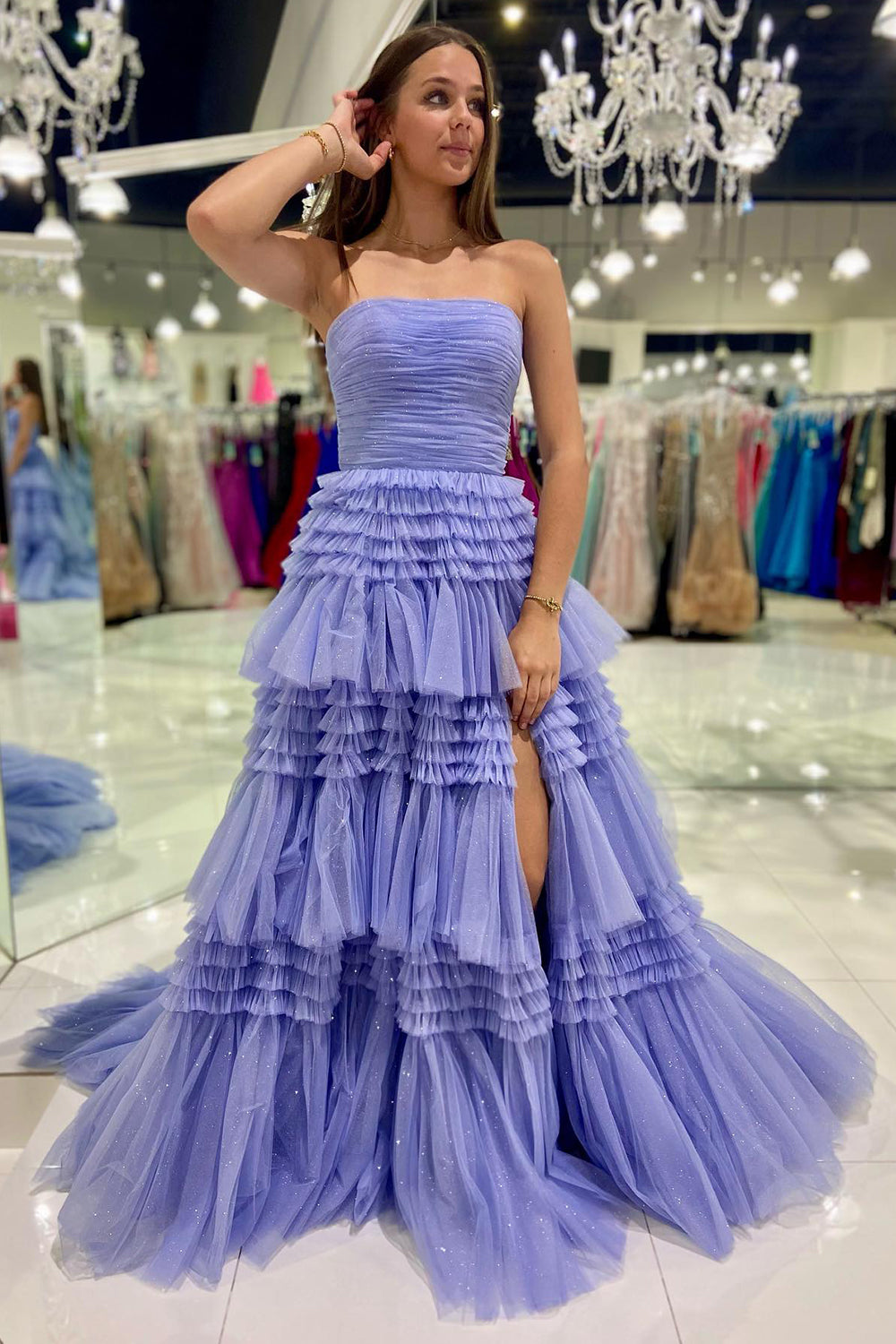 Vestido largo de fiesta de tul sin tirantes, corte en A, con volantes escalonados