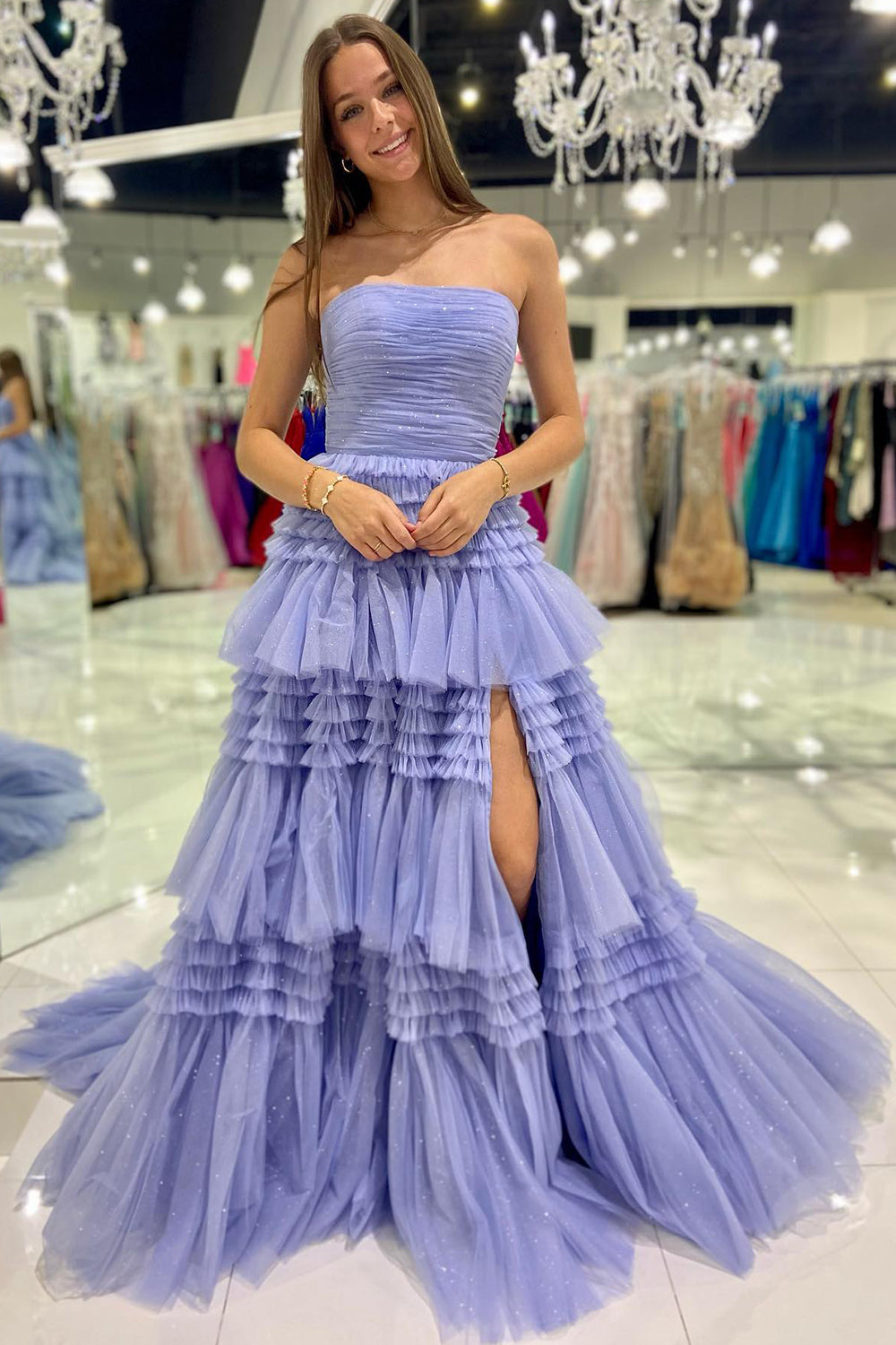 Vestido largo de fiesta de tul sin tirantes, corte en A, con volantes escalonados