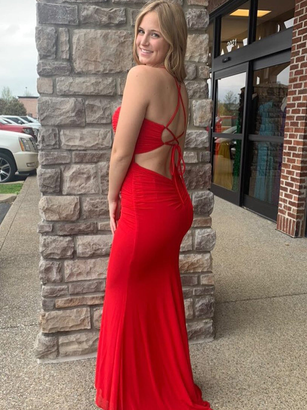 Robe de bal longue sirène rouge à décolleté cœur et dos nu découpé