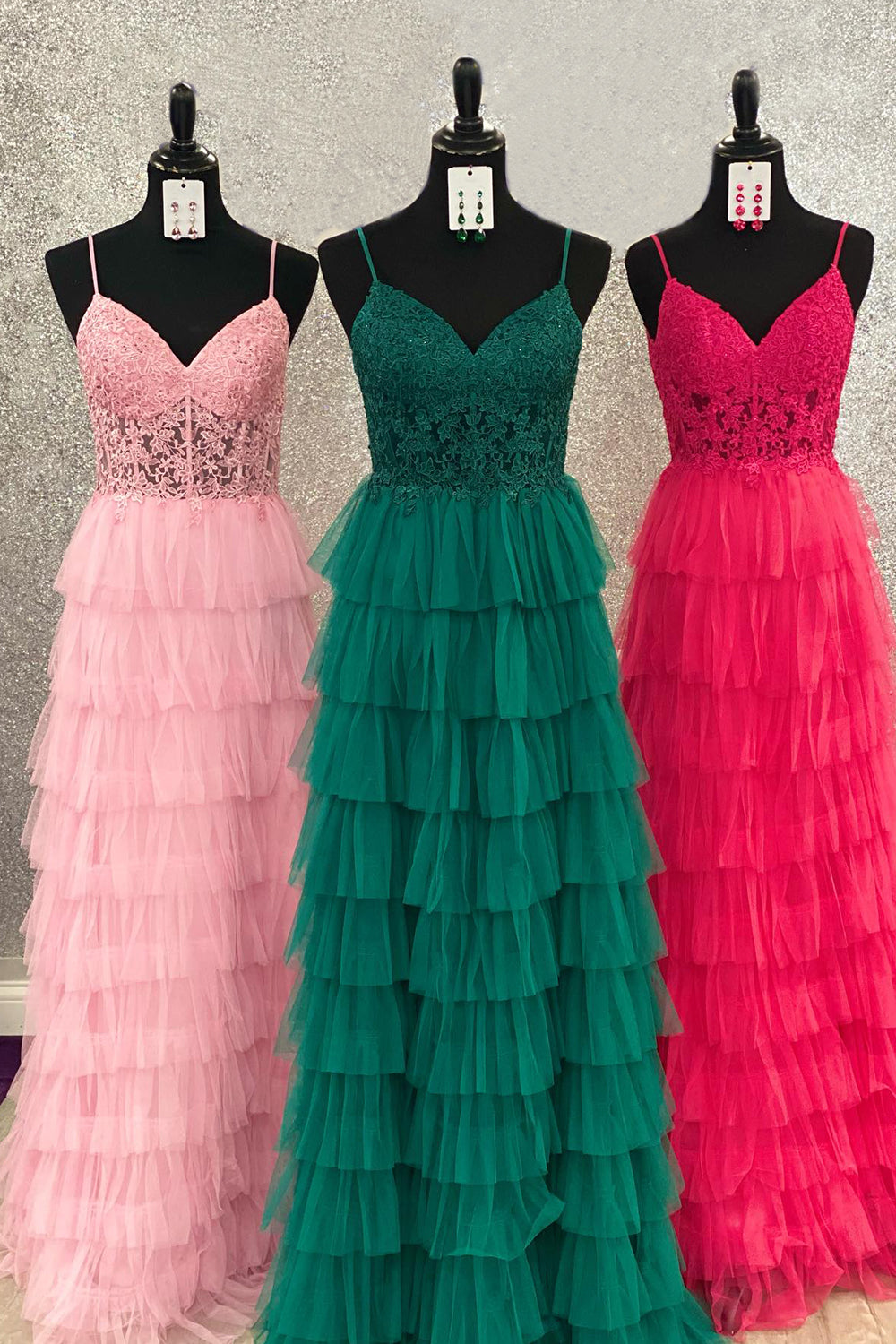 Vestido largo de fiesta de tul con volantes y corte en A con encaje